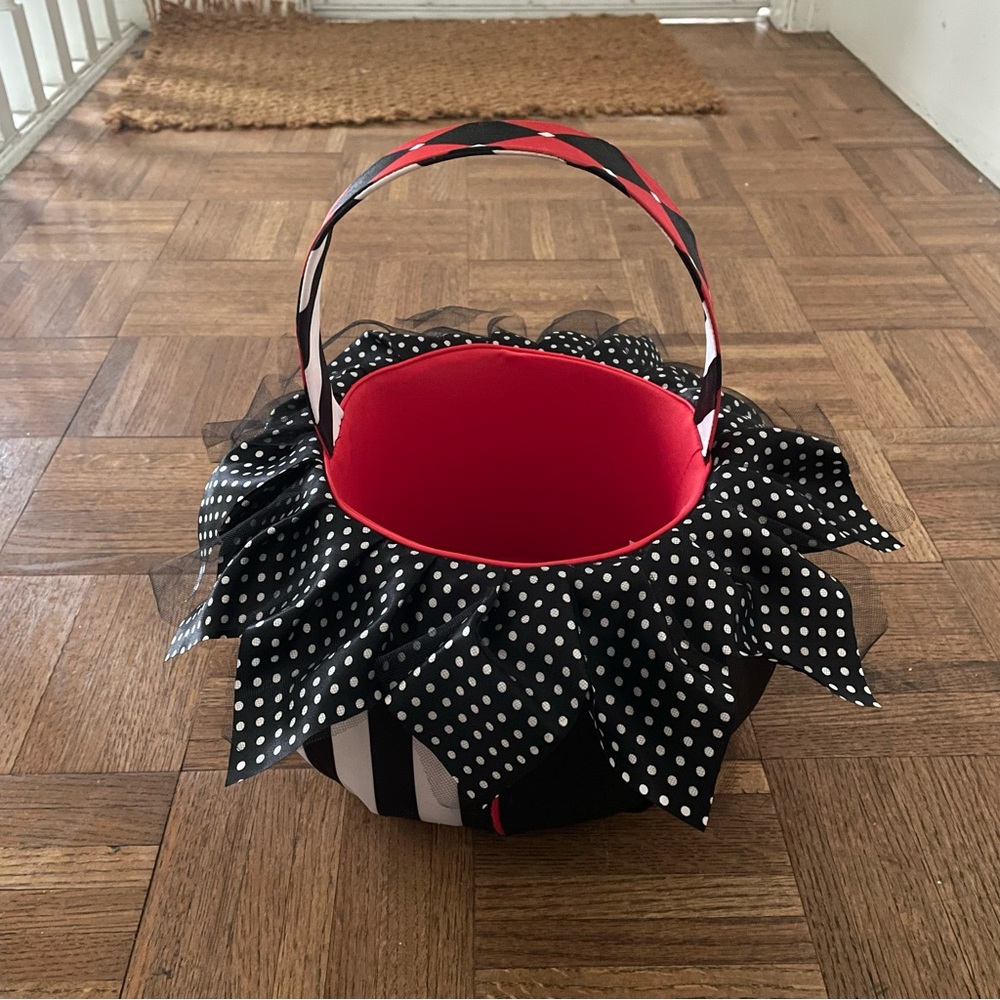 Harley Quinn Halloween basket